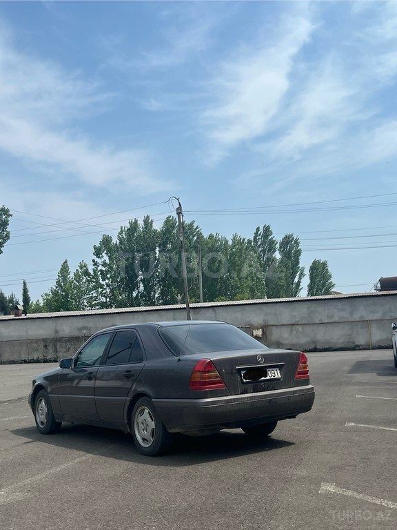 Mercedes C 180