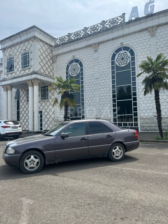 Mercedes C 180