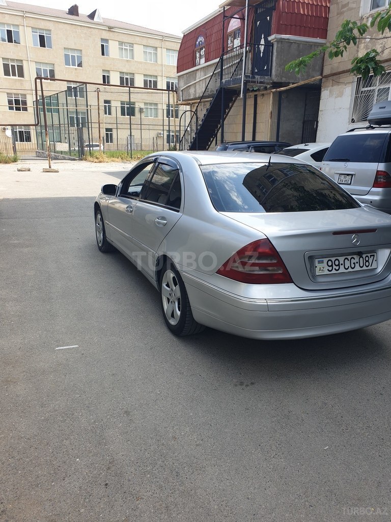 Mercedes C 200