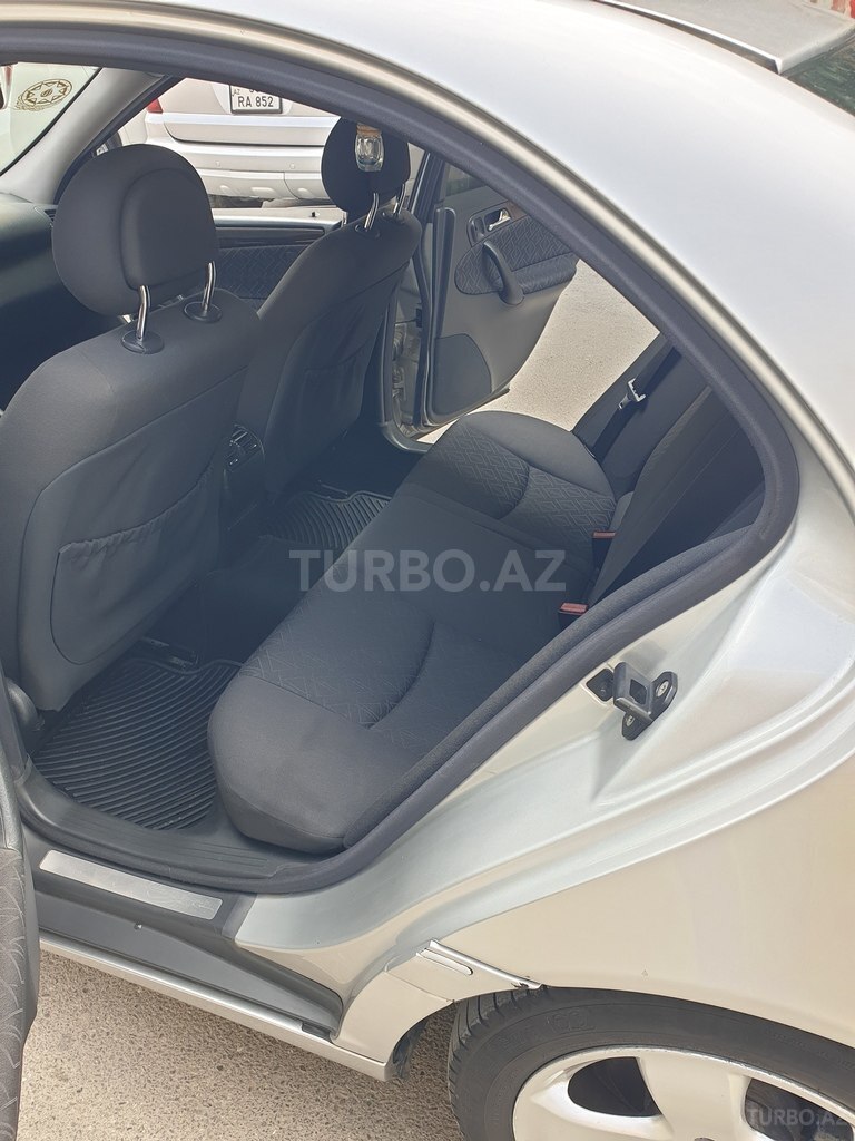 Mercedes C 200