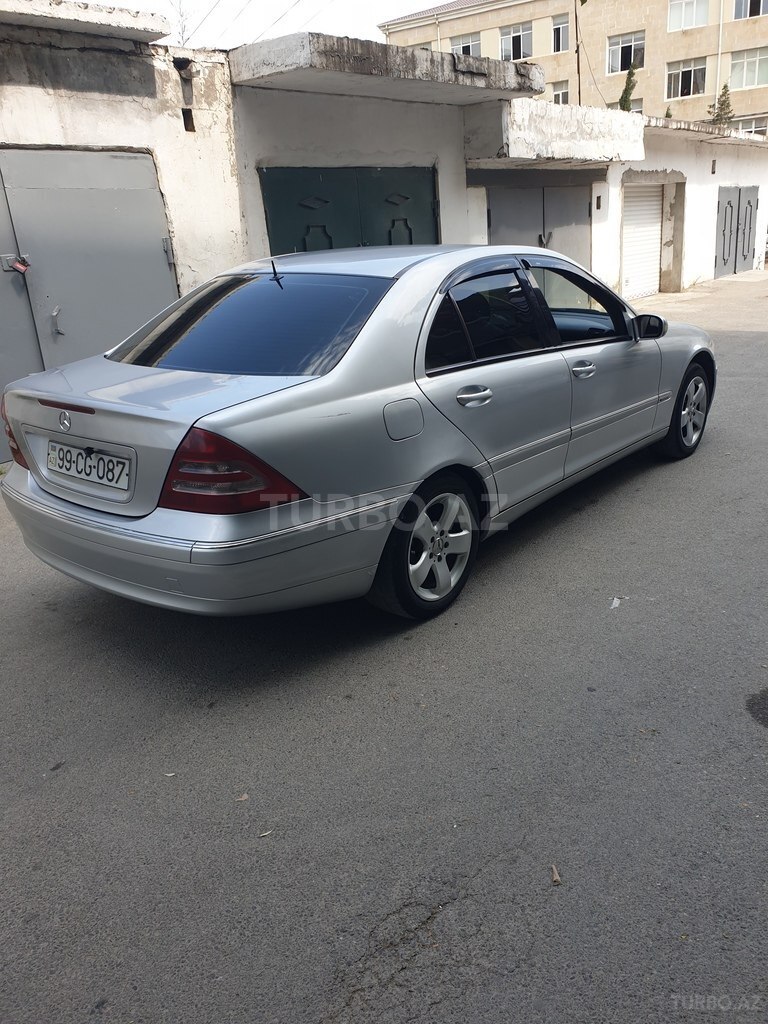 Mercedes C 200