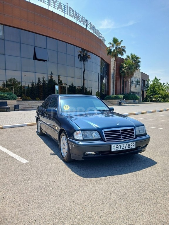 Mercedes C 200