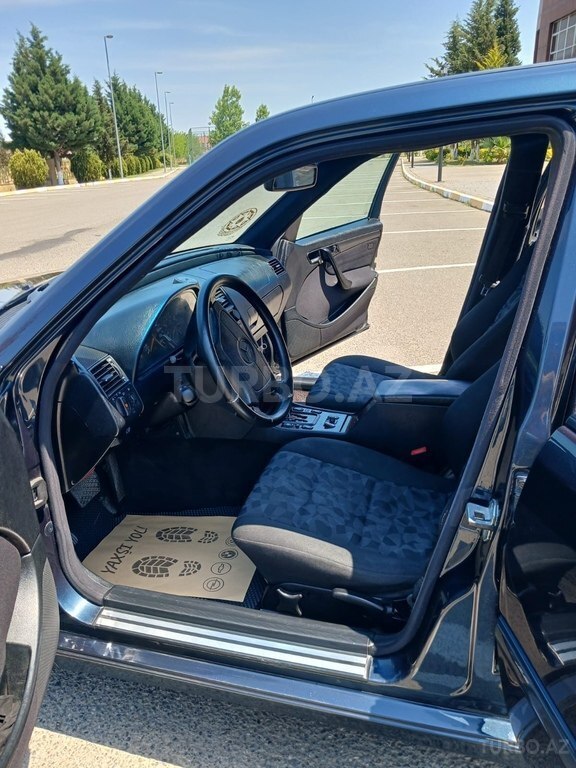 Mercedes C 200