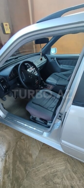 Mercedes C 180
