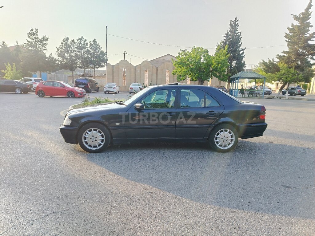 Mercedes C 180