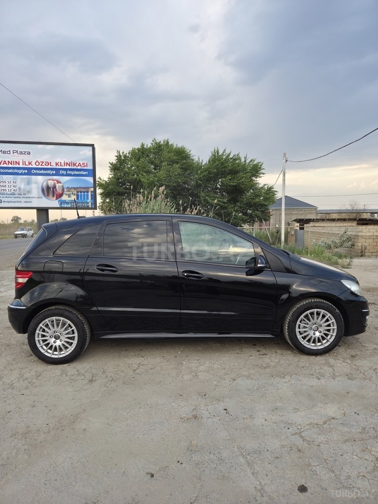 Mercedes B 180
