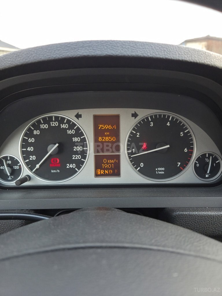 Mercedes B 180