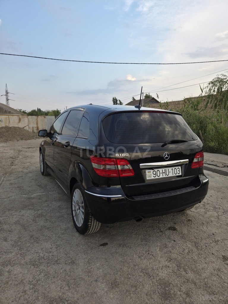 Mercedes B 180