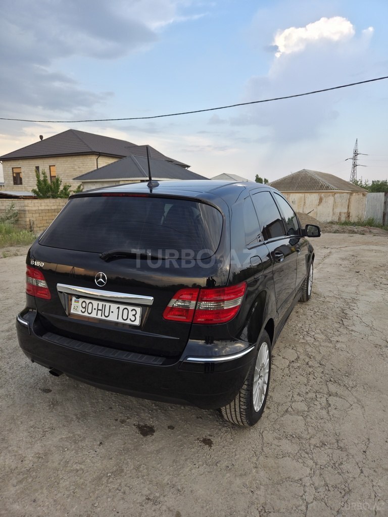 Mercedes B 180