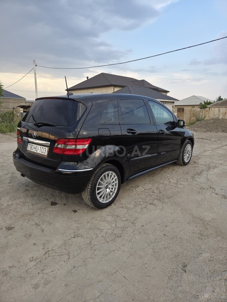 Mercedes B 180