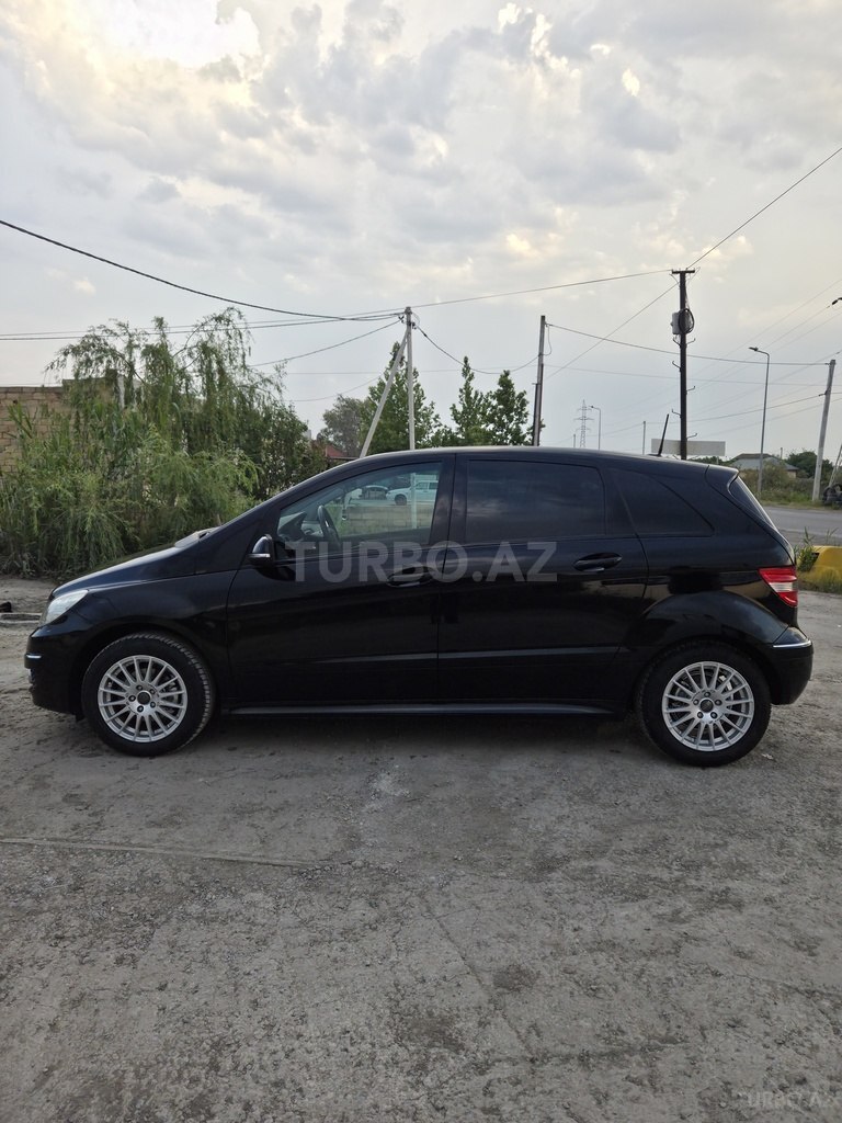 Mercedes B 180