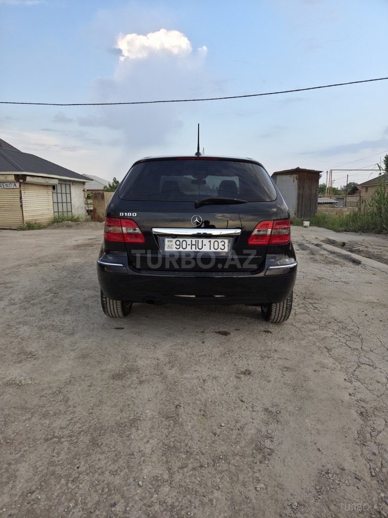 Mercedes B 180