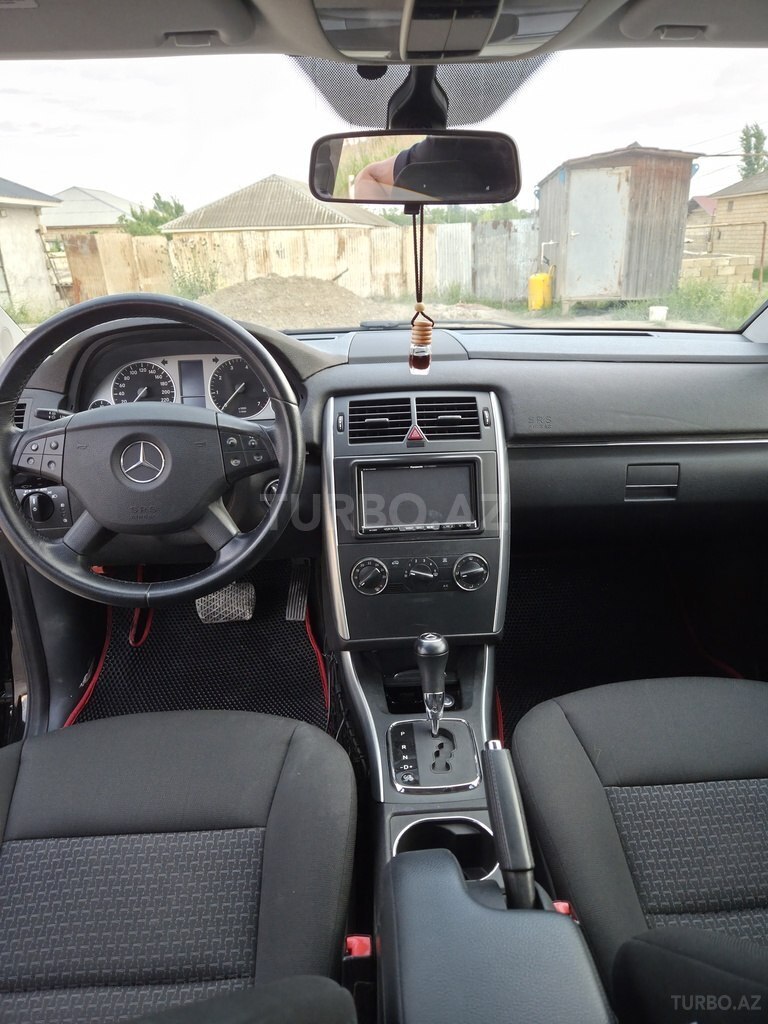 Mercedes B 180