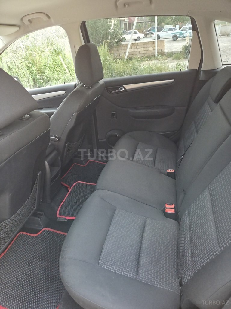 Mercedes B 180