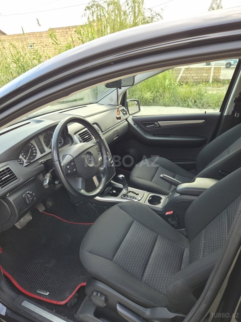 Mercedes B 180
