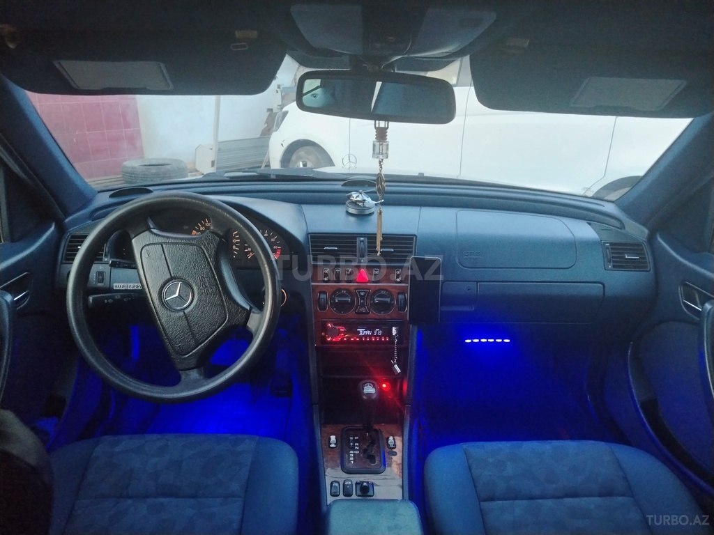 Mercedes C 180