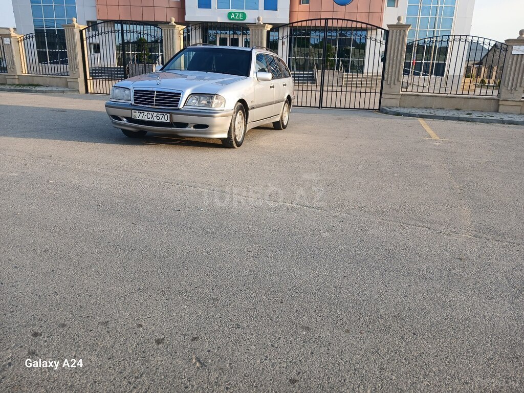 Mercedes C 200