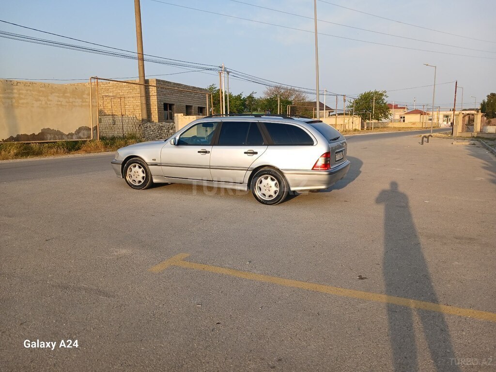 Mercedes C 200