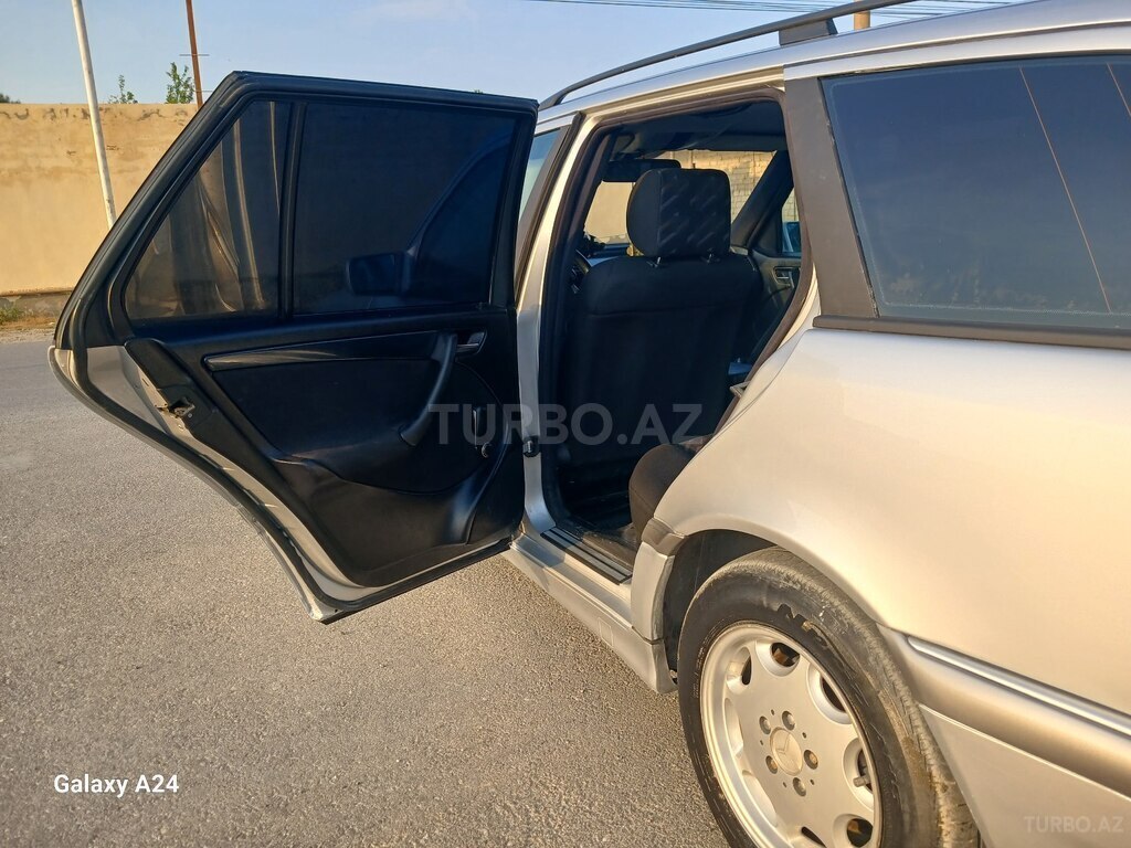 Mercedes C 200