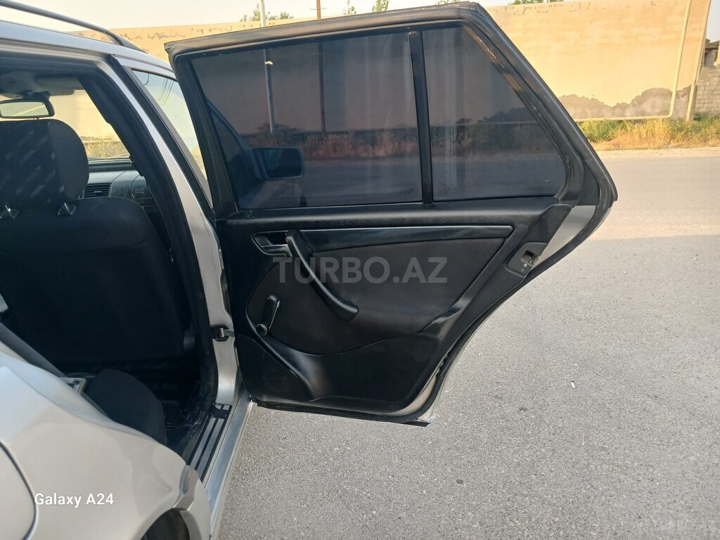 Mercedes C 200