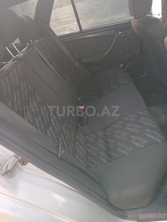 Mercedes C 200