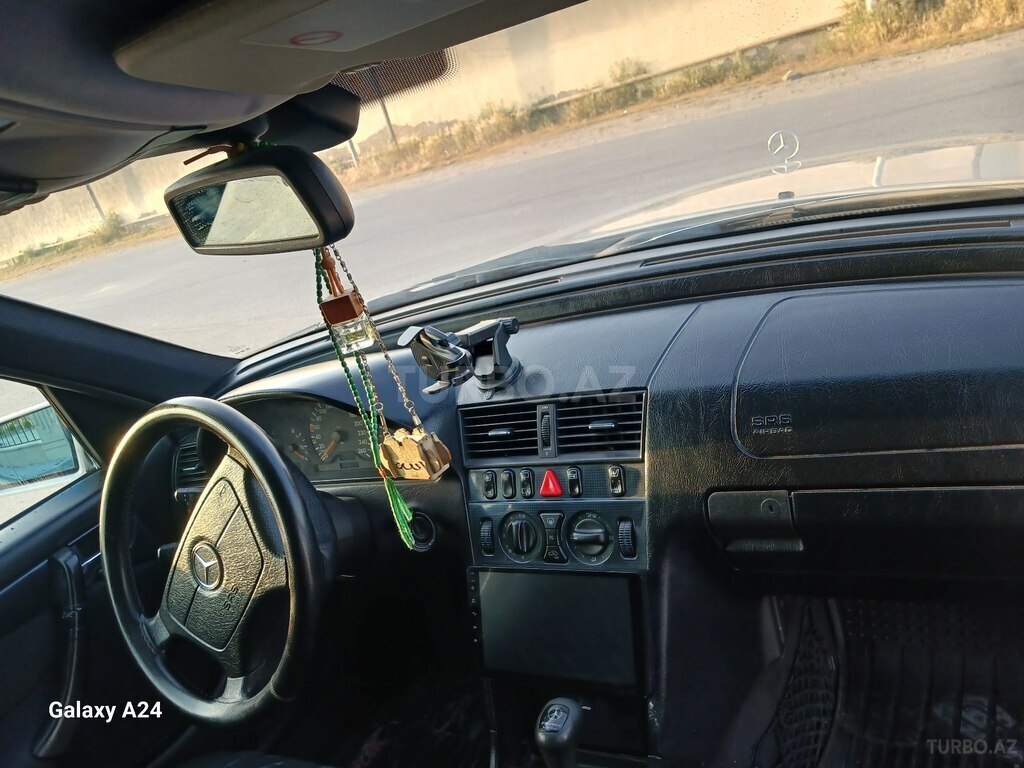 Mercedes C 200