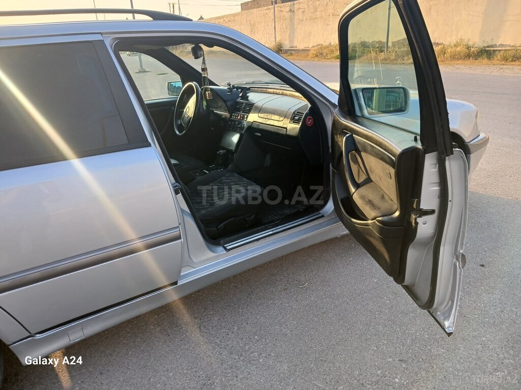 Mercedes C 200