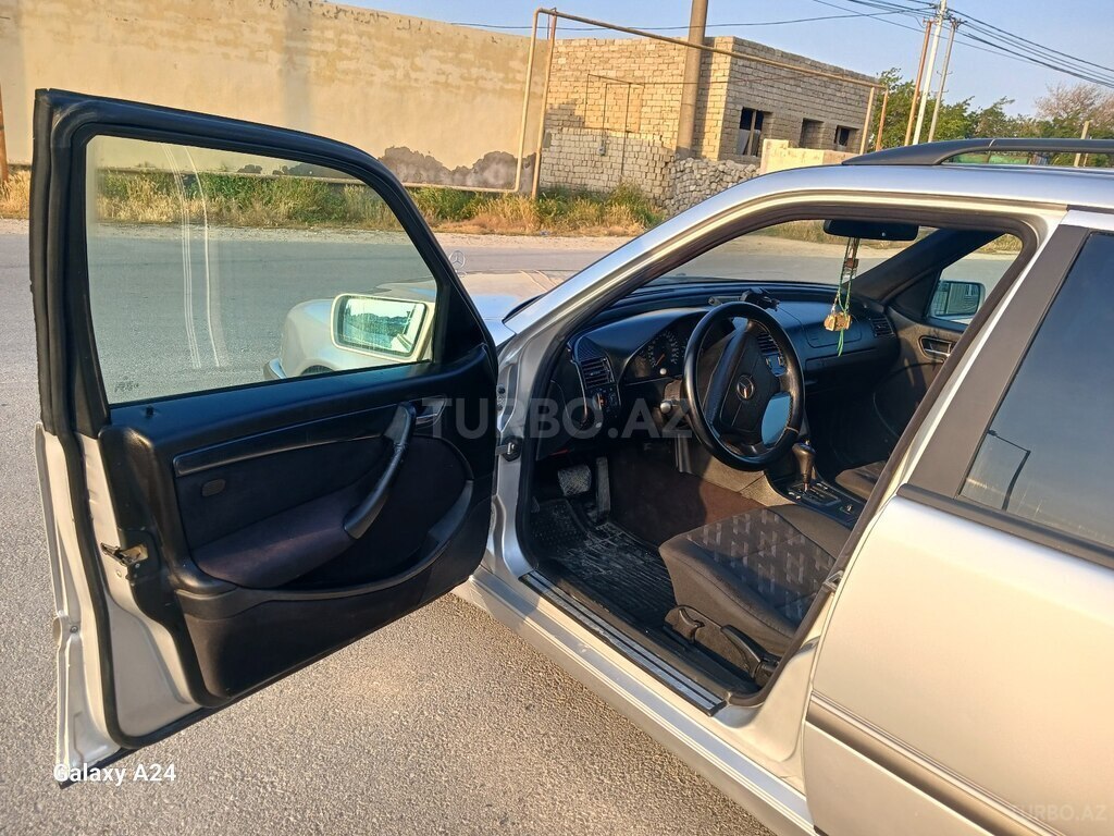 Mercedes C 200