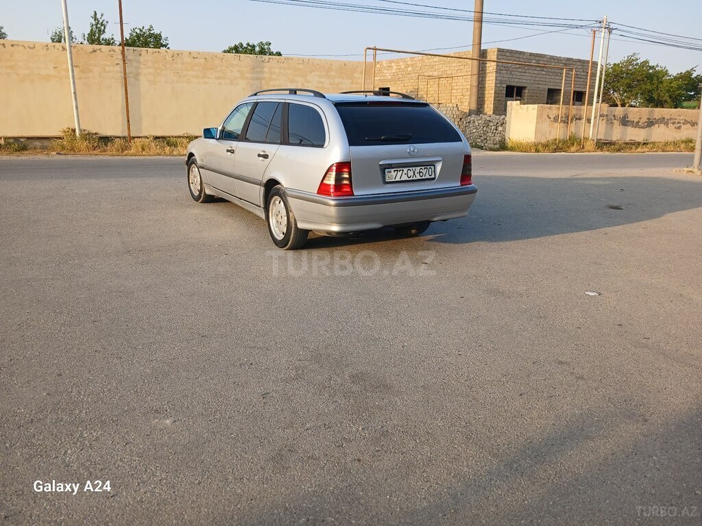 Mercedes C 200