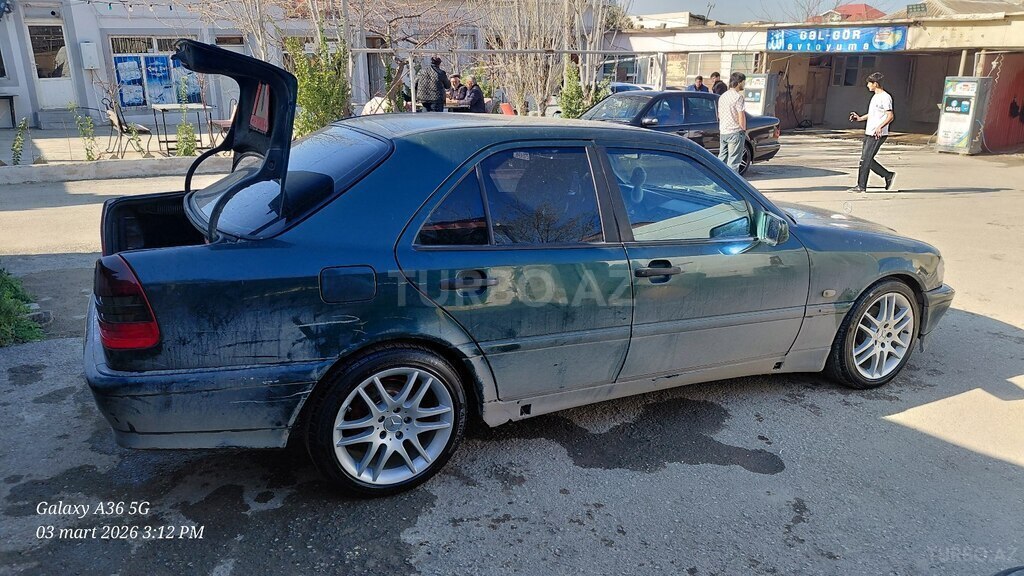 Mercedes C 200