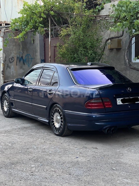 Mercedes E 230