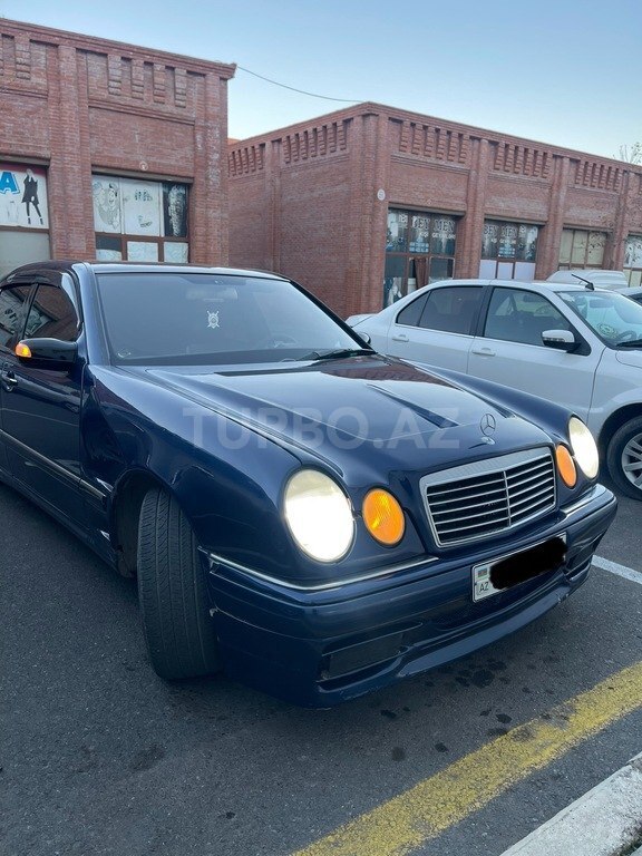 Mercedes E 230