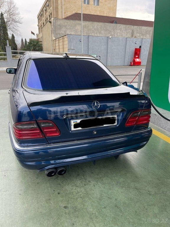 Mercedes E 230