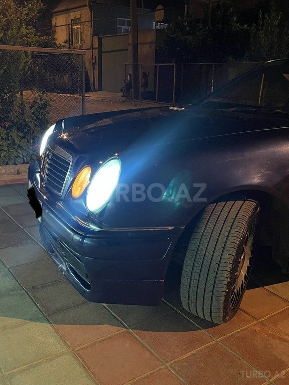 Mercedes E 230