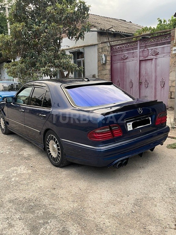 Mercedes E 230