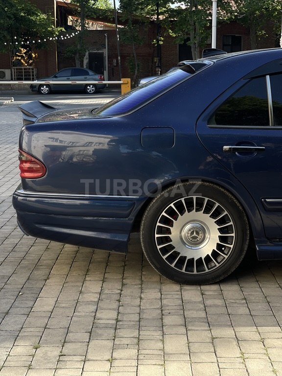 Mercedes E 230