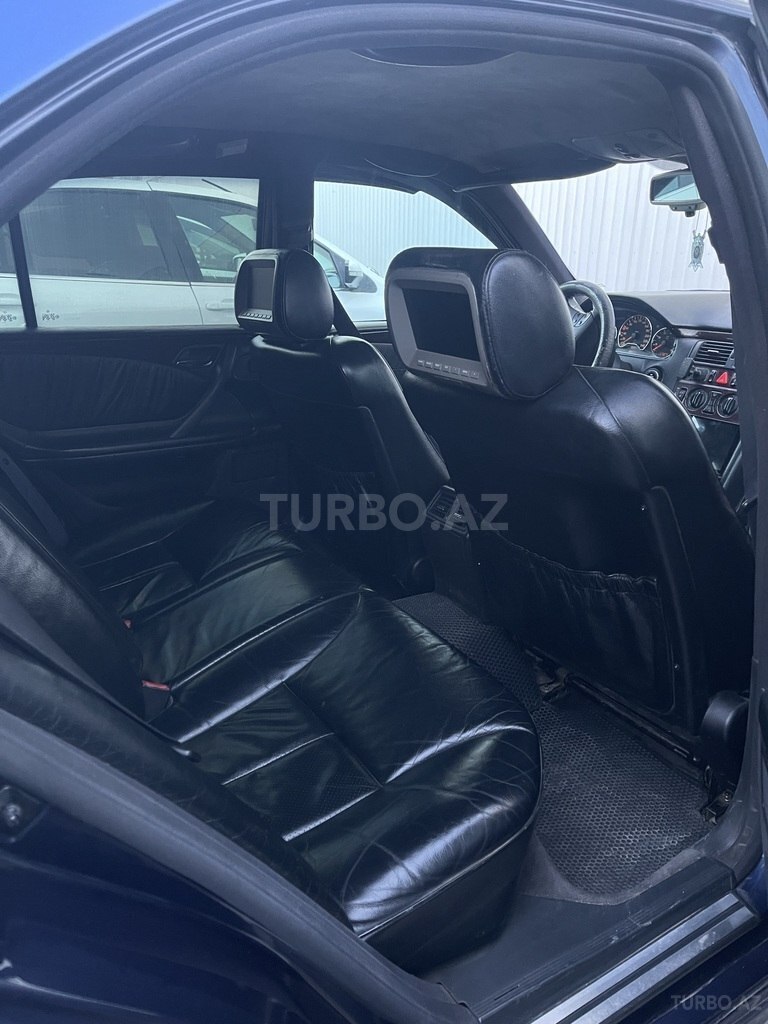 Mercedes E 230