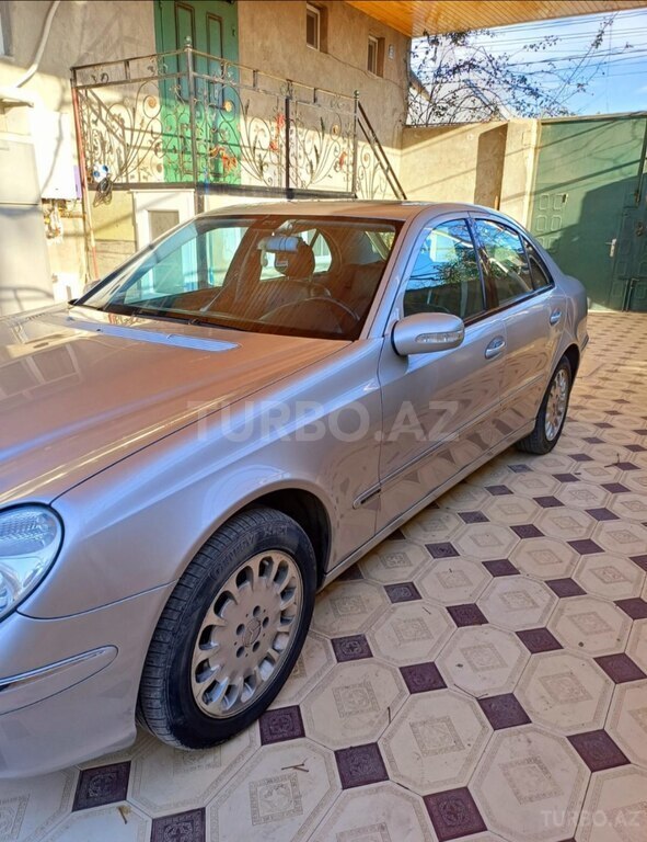 Mercedes E 240