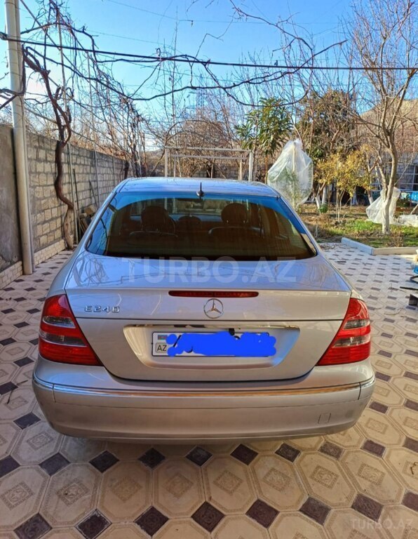 Mercedes E 240