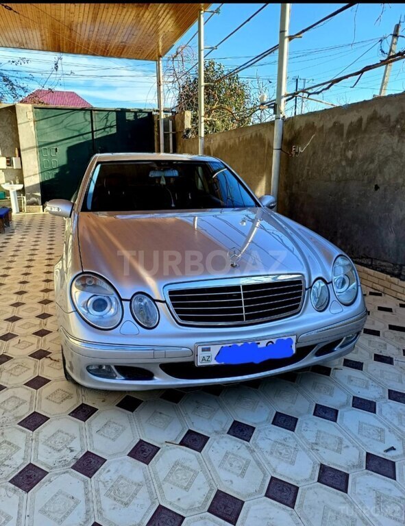 Mercedes E 240