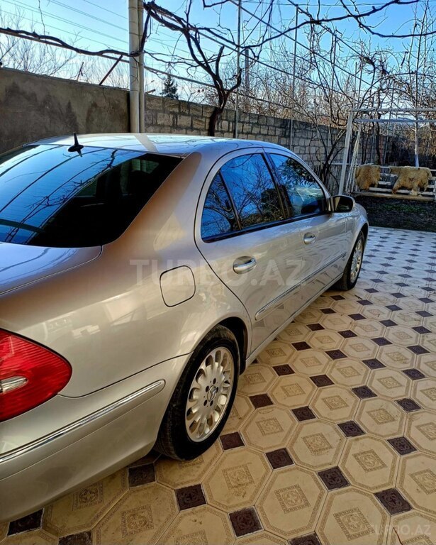 Mercedes E 240