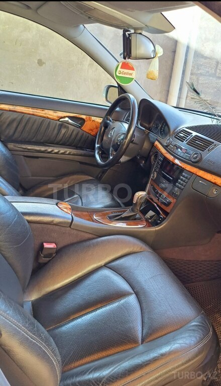Mercedes E 240