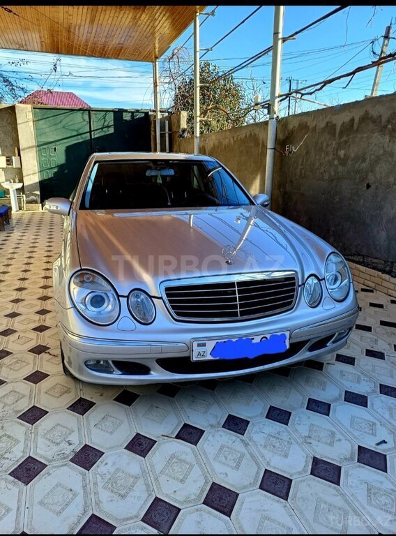 Mercedes E 240