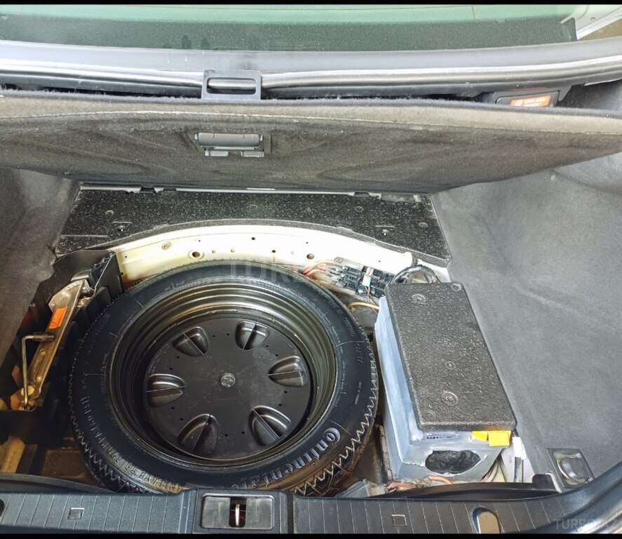 Mercedes E 240