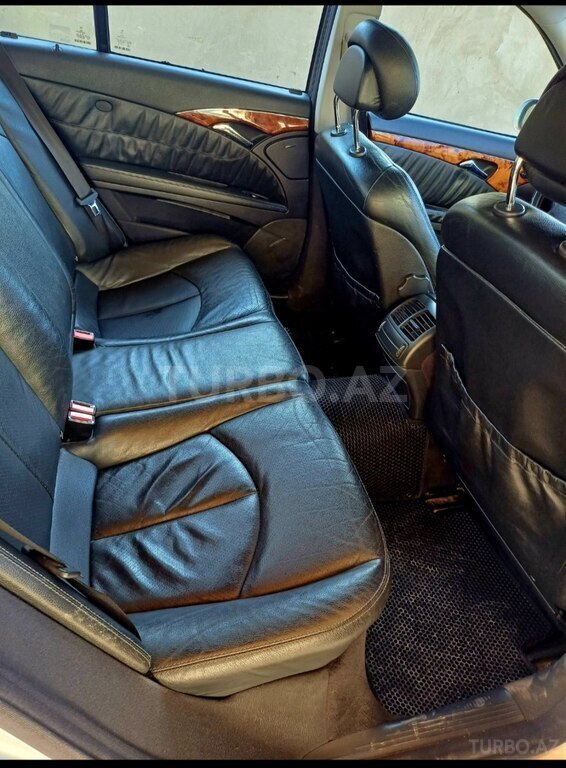Mercedes E 240