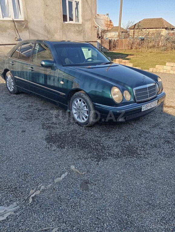 Mercedes E 200