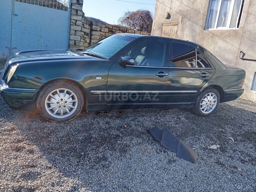 Mercedes E 200