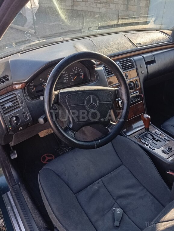 Mercedes E 200