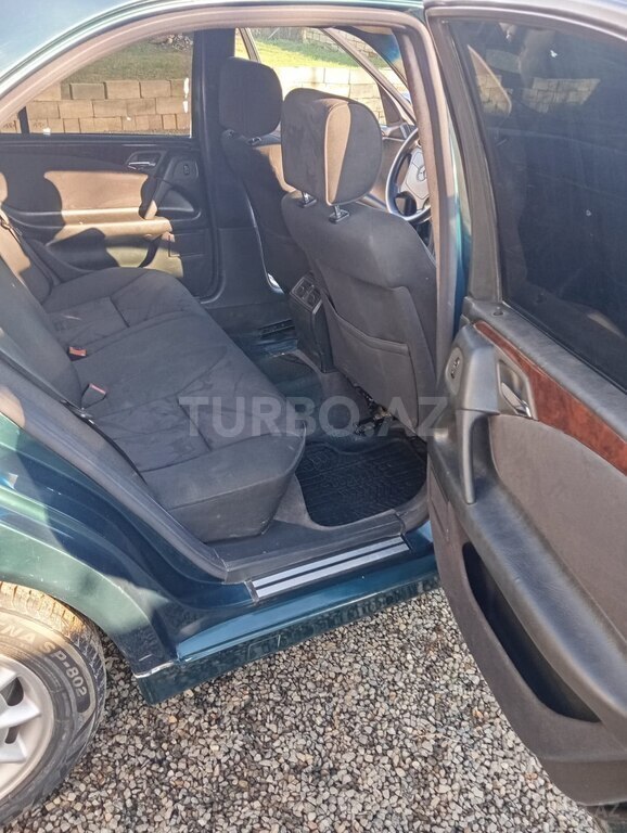 Mercedes E 200