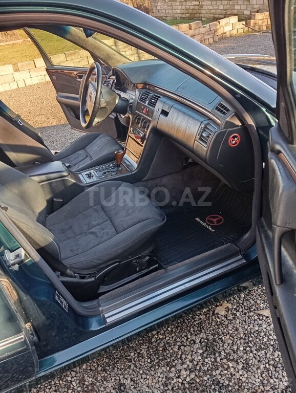 Mercedes E 200